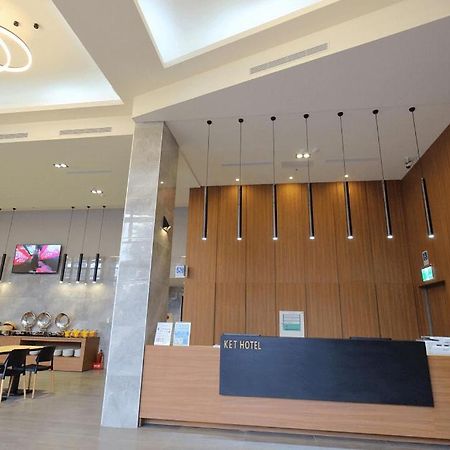 Ket Hotel Yuli Esterno foto
