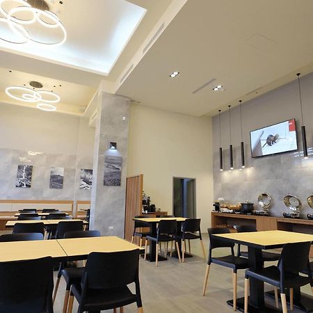 Ket Hotel Yuli Esterno foto