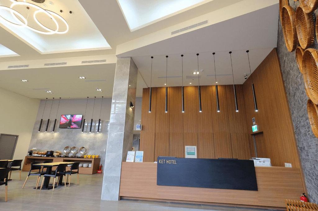 Ket Hotel Yuli Esterno foto