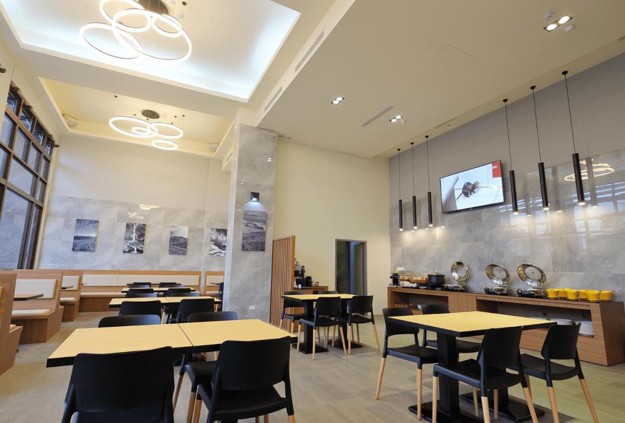 Ket Hotel Yuli Esterno foto